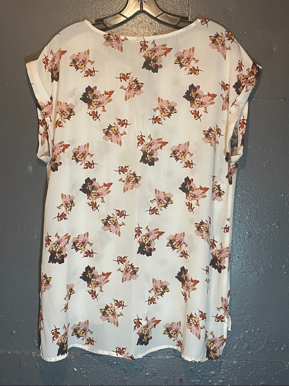 Maurices Cream Floral Crisscross V-Neck Blouse - Picture 2 of 8